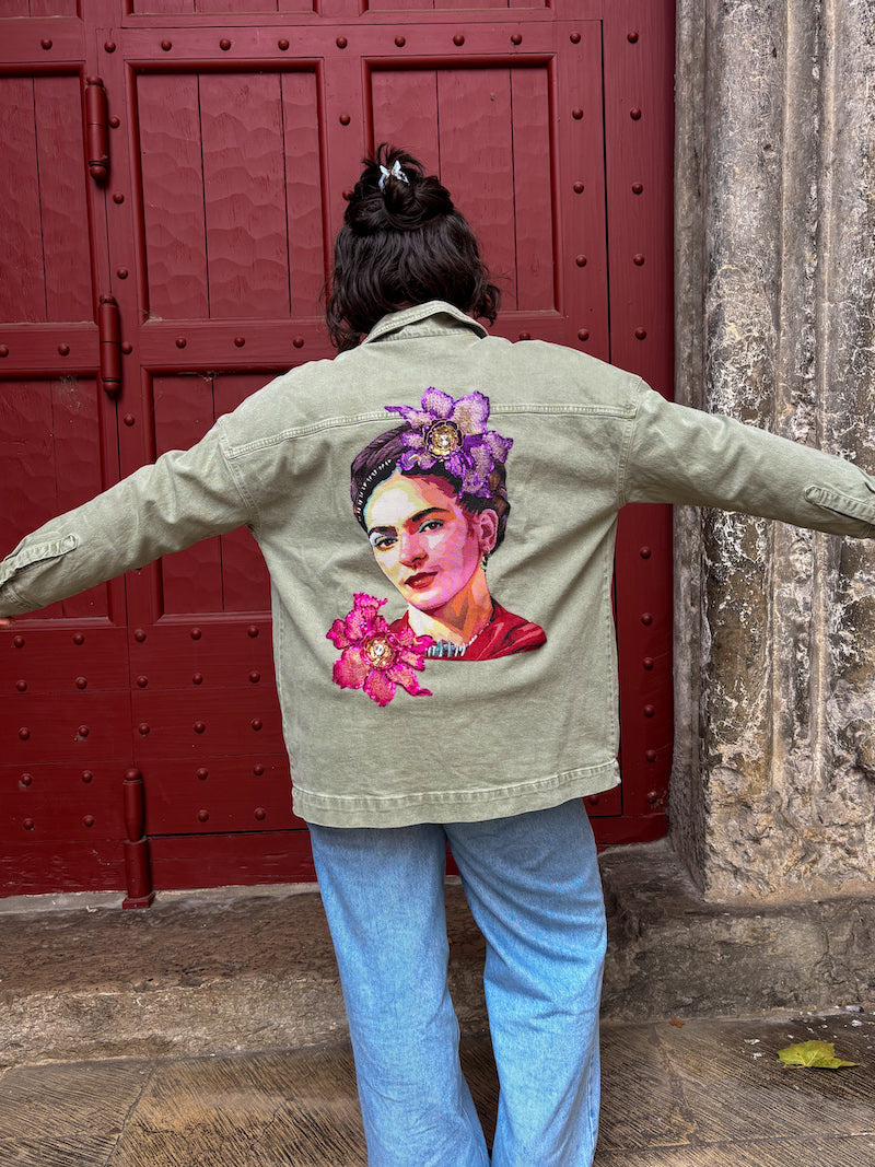 Veste kaki oversize customisée Frida Kahlo
