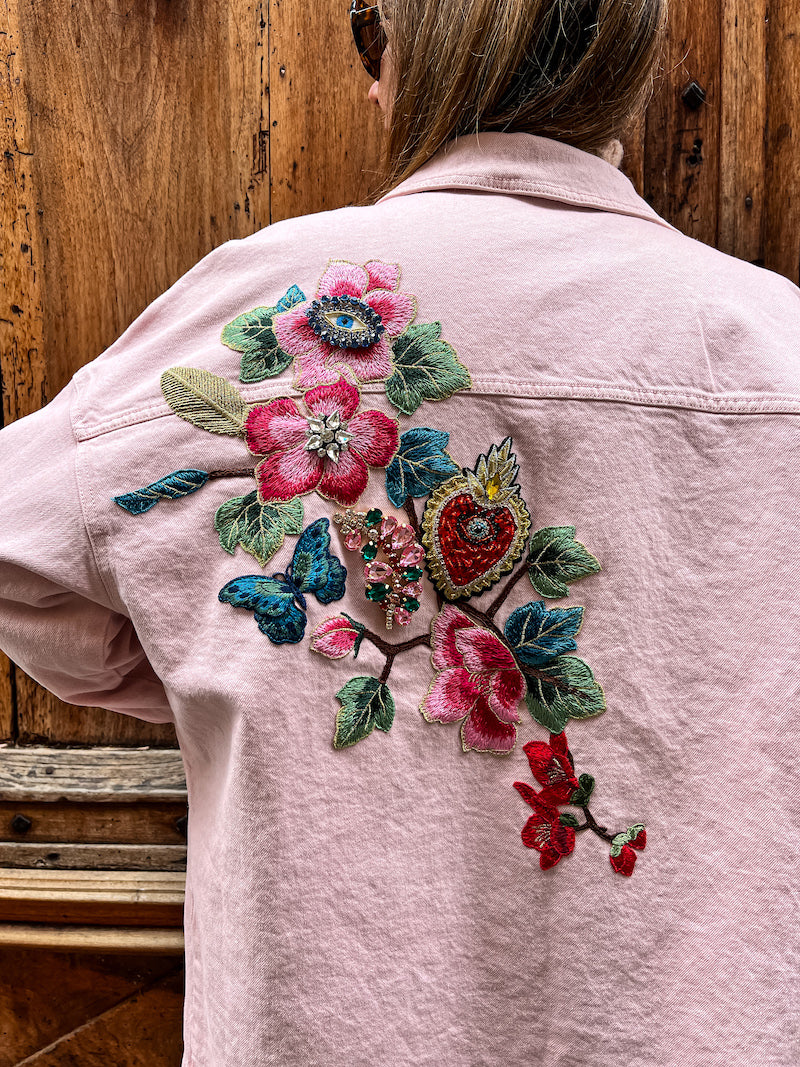 Veste rose oversize customisée de fleurs - Flores