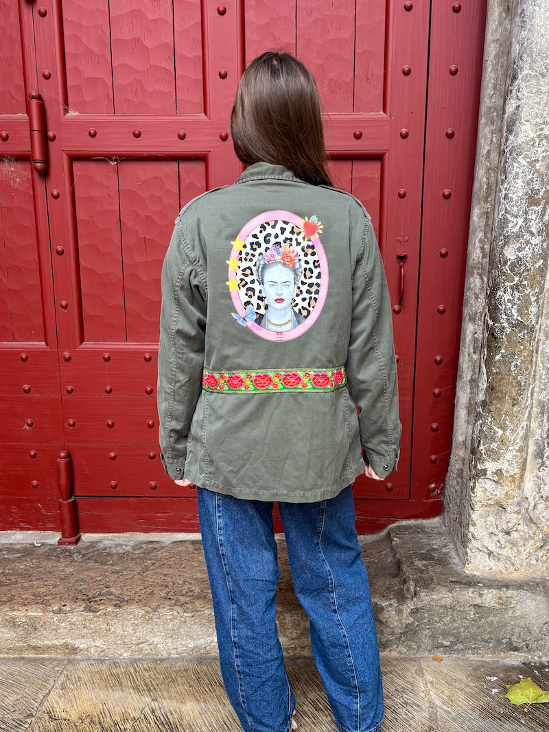 Veste militaire customisée à l'effigie de Frida Kahlo