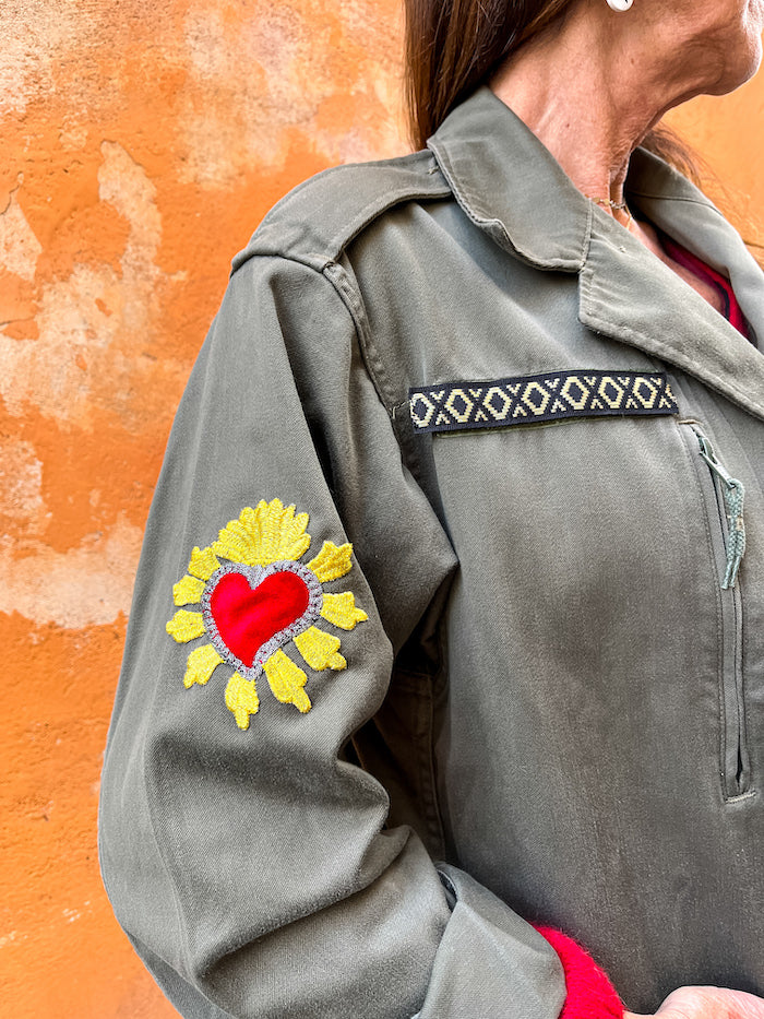 Veste militaire customisée d'un visage Frida Kahlo