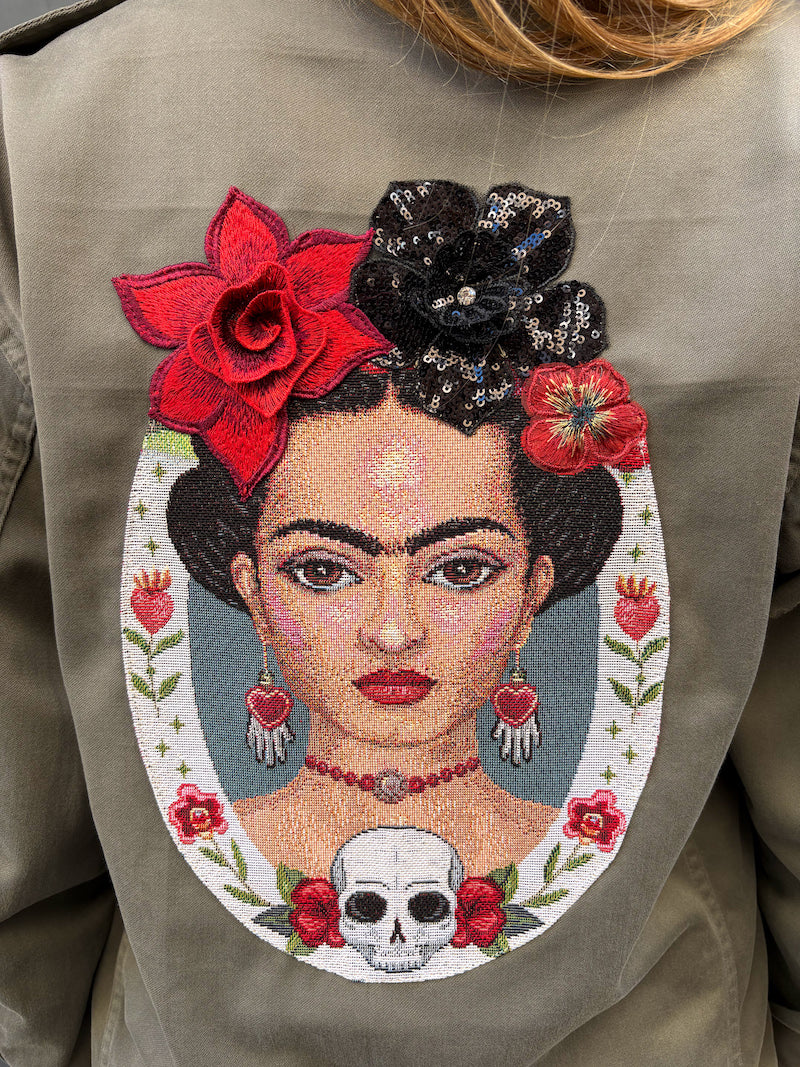 Veste militaire brodée à l'effigie de Frida Kahlo - Raíces y flores