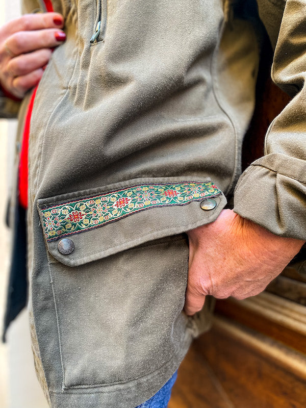 Veste militaire customisée d'une tête de Bouddha