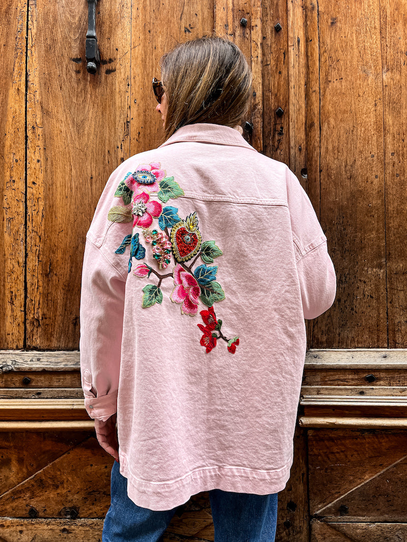 Veste rose oversize customisée de fleurs - Flores
