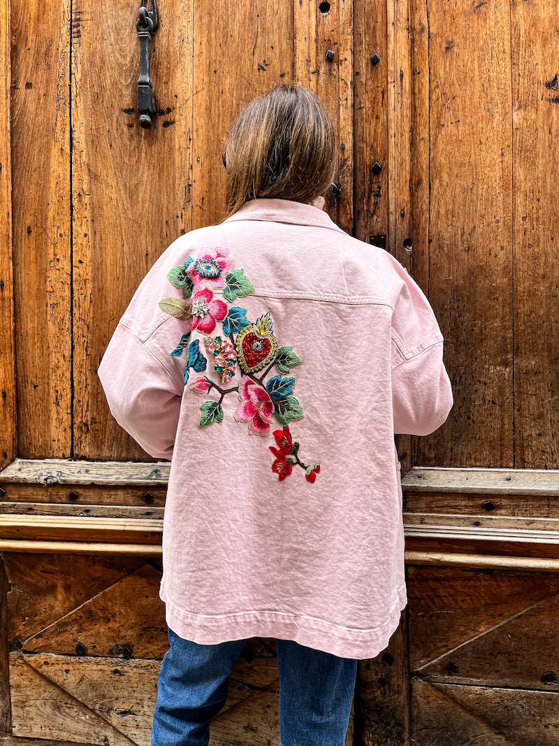 Veste rose oversize customisée de fleurs - Flores