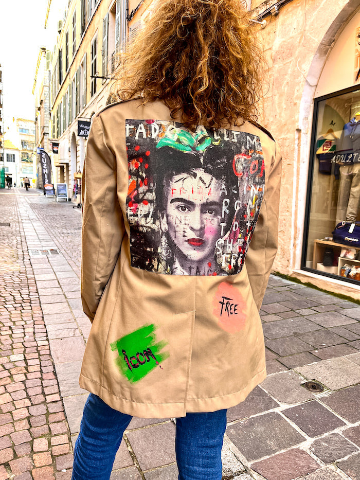 Veste vintage beige customisée Frida Kahlo Street Art