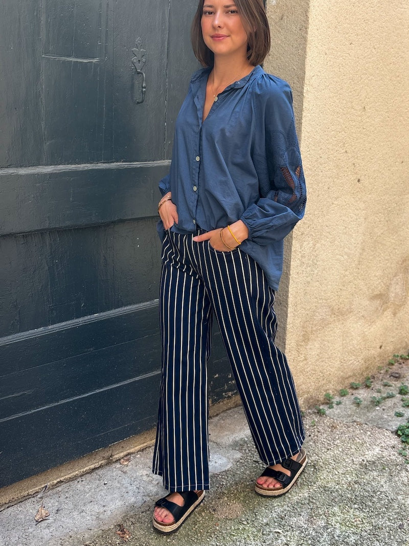 tenue avec pantalon rayé tendance