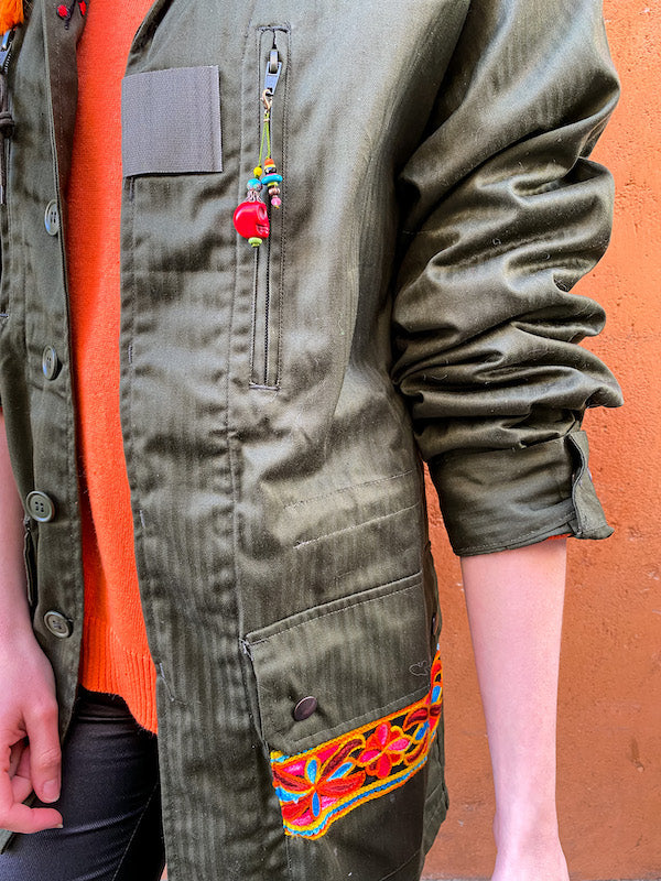 Veste militaire customisée d'une Frida Kahlo El Arte