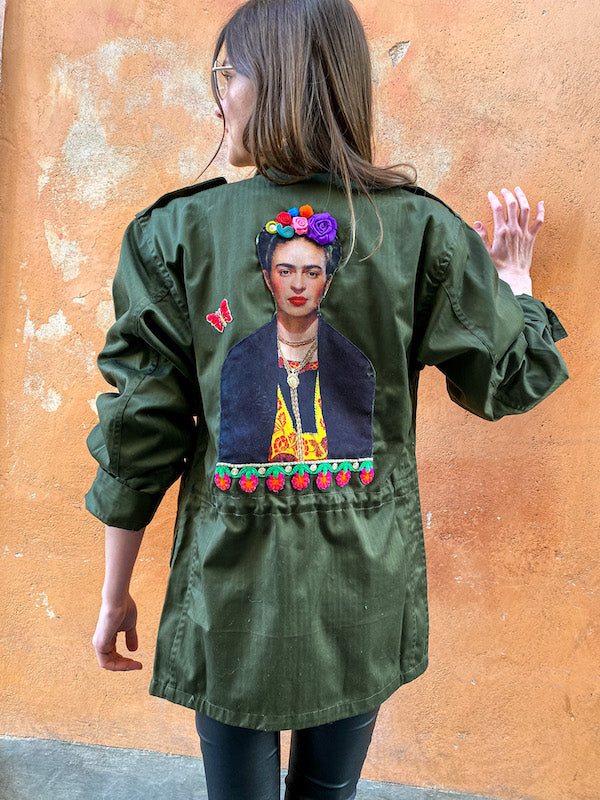 Veste militaire customisée d'une Frida Kahlo El Arte