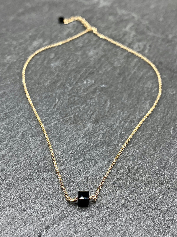 Collier plaqué or et cube noir Swarovski - Collier