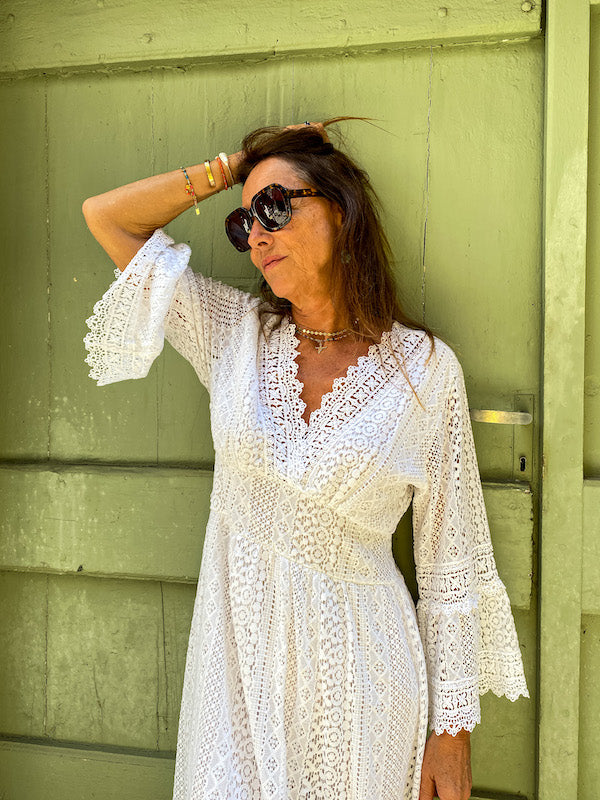 Robe longue blanche bohème en dentelle