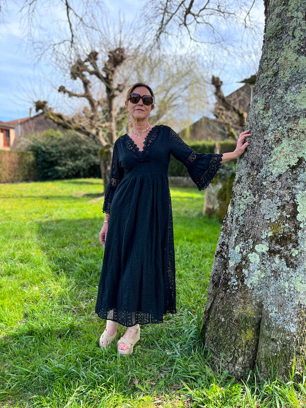 Robe longue en dentelle noire bohème
