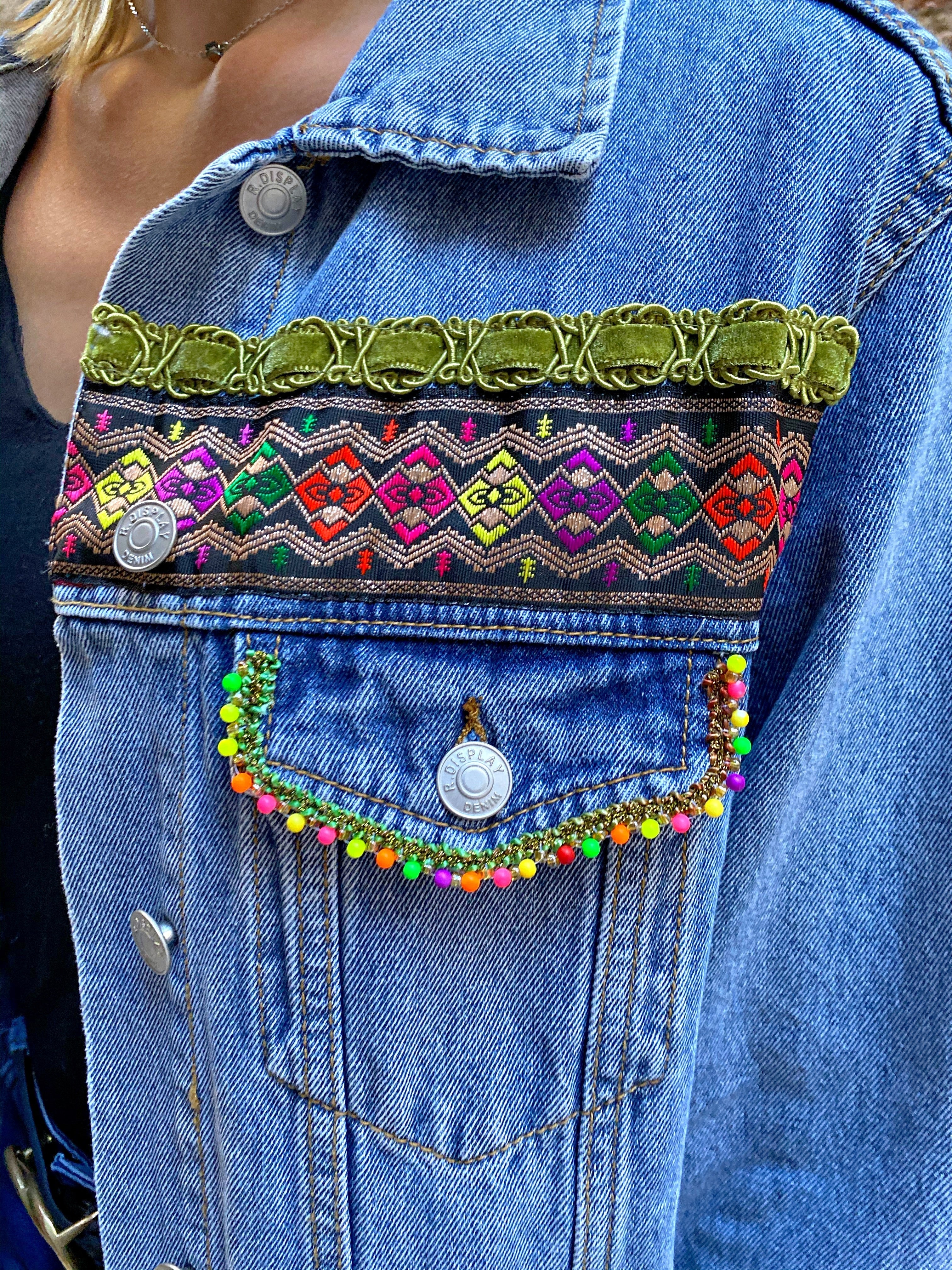 Veste en jean brodée d'ailes d'ange