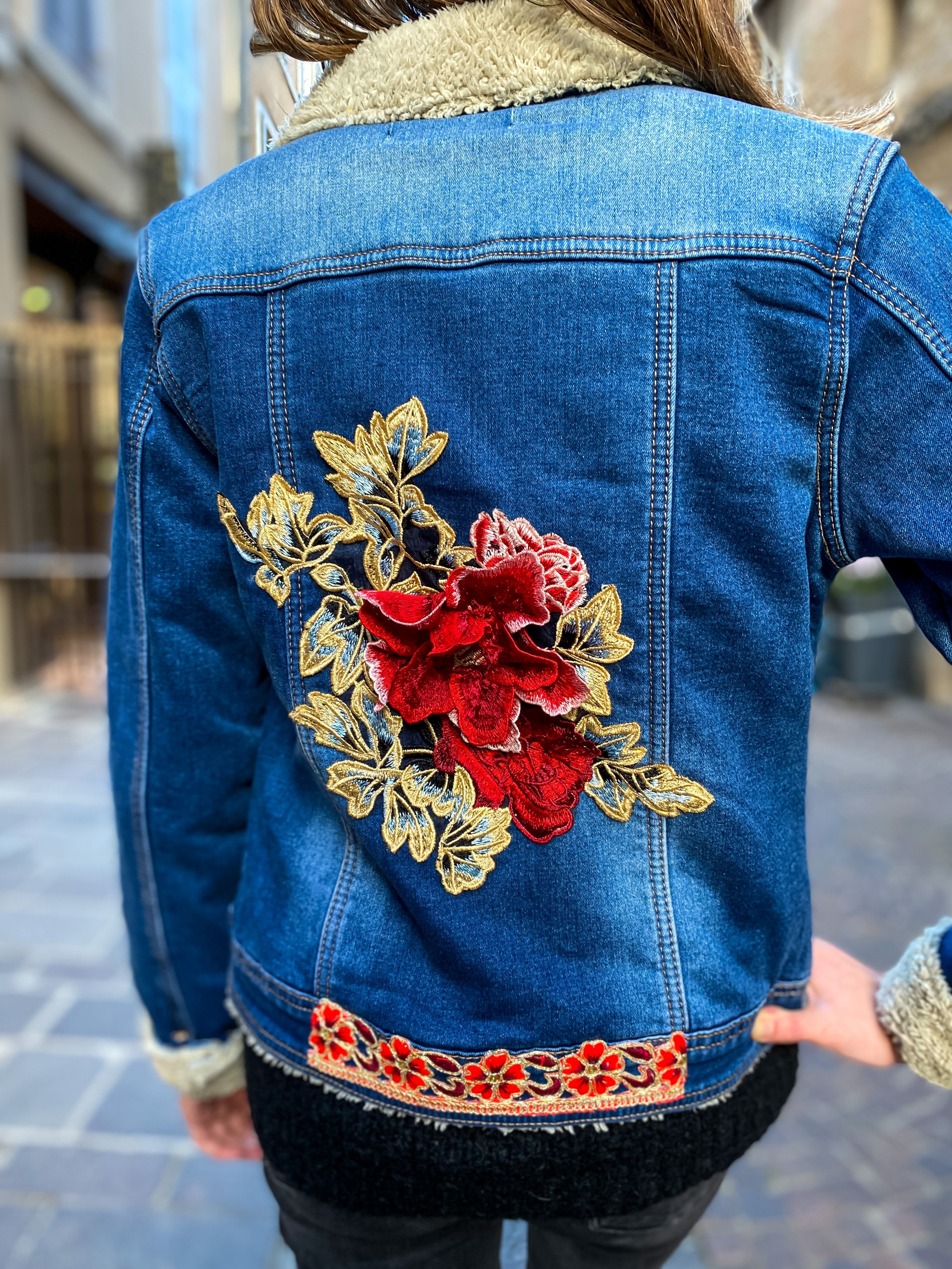 Veste en jean molletonnée à fleurs - Veste en jean