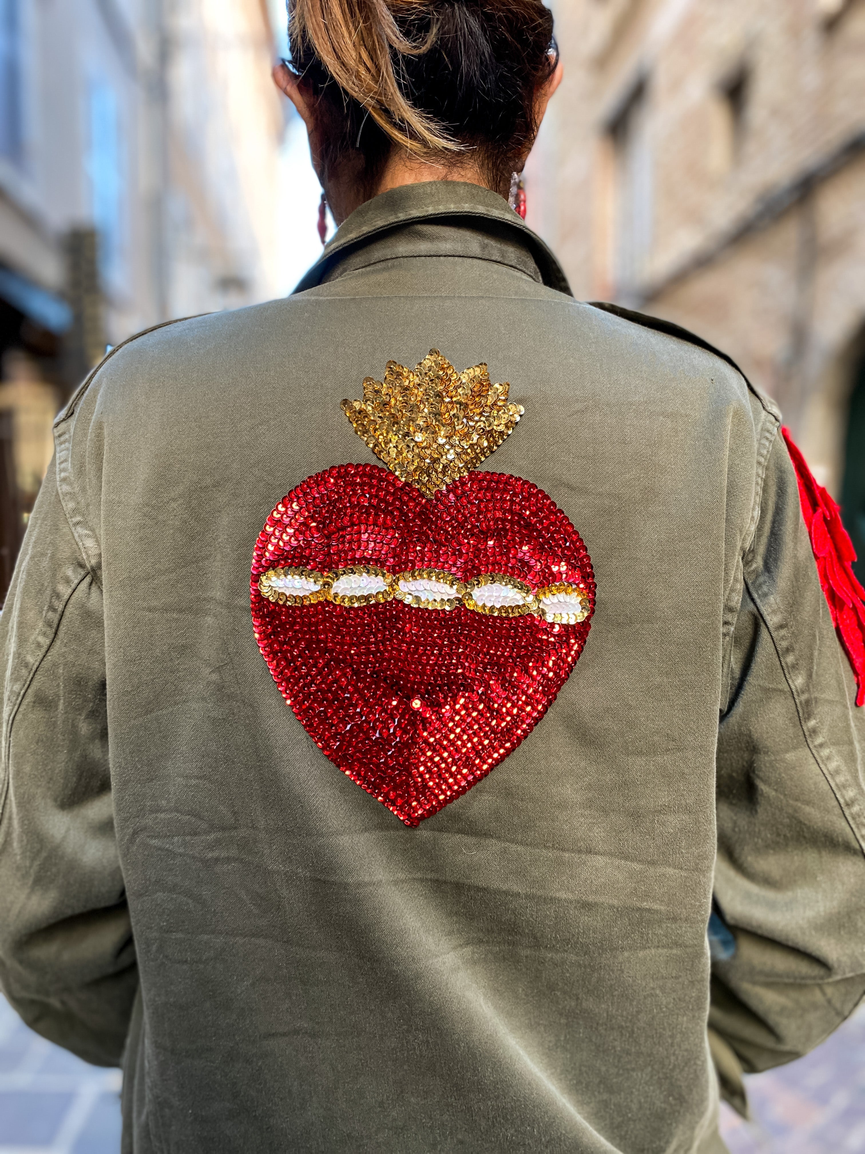 Veste militaire customisée d’un coeur milagros - Veste