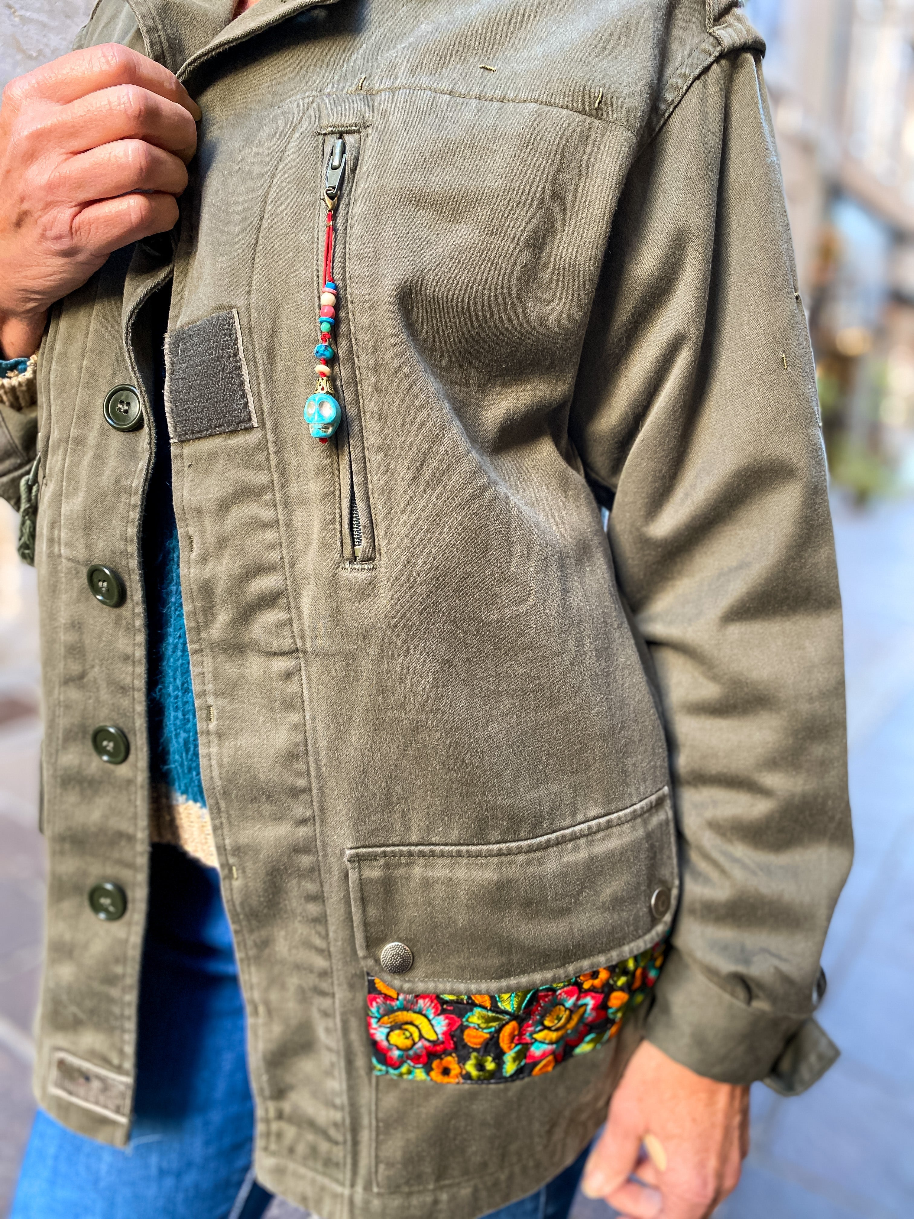 Veste militaire customisée d’un coeur milagros - Veste